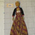 TF008673-1a Asien Indonesien,Figur,Holz-Textil,Fritz Fey,2010
